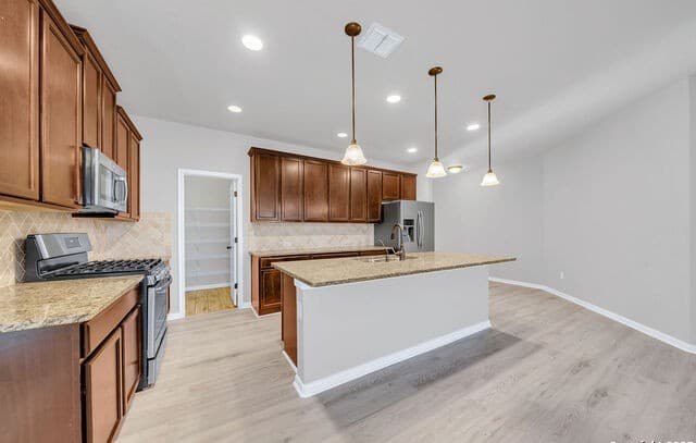 3-bedroom rental at 10423 Francisco Way in Converse, TX — photo 5