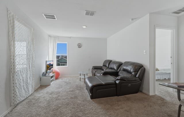 4-bedroom rental at 7727 Yeti in San Antonio, TX — photo 3