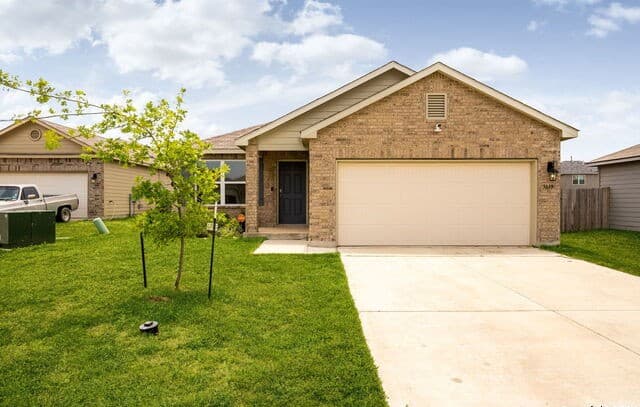 3-bedroom rental at 3619 Storm Moon in Converse, TX — photo 2