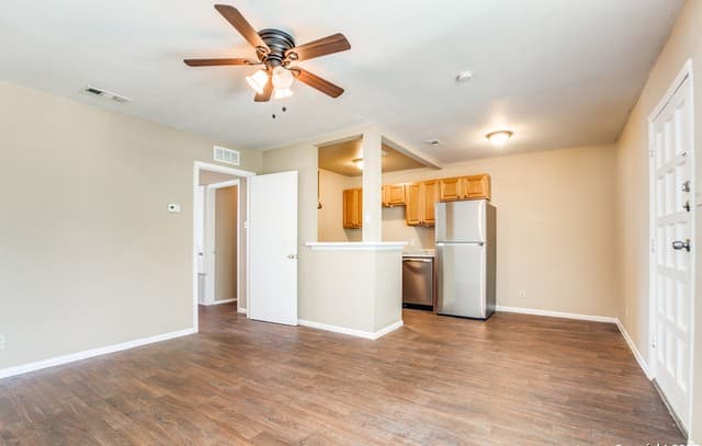 1-bedroom rental at 216 Lucas St Unit 8 in San Antonio, TX — photo 3