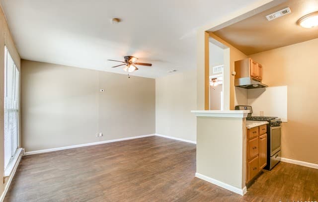 1-bedroom rental at 216 Lucas St Unit 8 in San Antonio, TX — photo 4