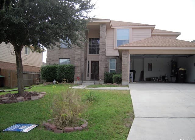 5-bedroom rental at 4223 Whitney Green in San Antonio, TX — photo 3