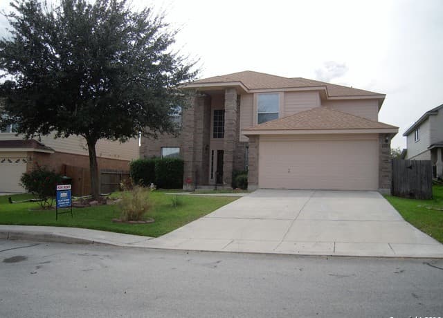 5-bedroom rental at 4223 Whitney Green in San Antonio, TX — photo 4