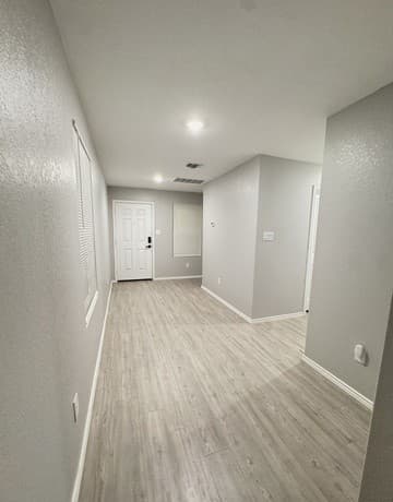4-bedroom rental at 6855 Burgess Rdg in Converse, TX — photo 2