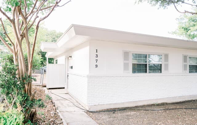 2-bedroom rental at 1379 Oblate Dr in San Antonio, TX — photo 5