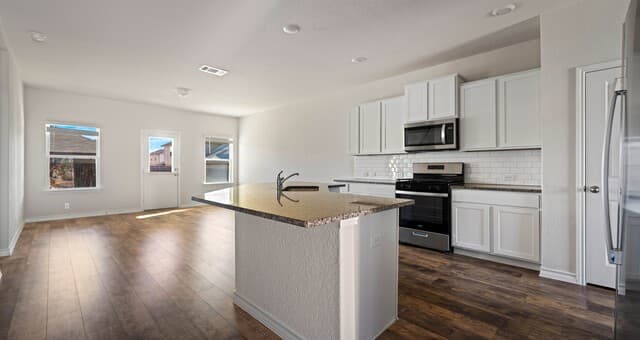 5-bedroom rental at 514 Diamond Shoals in Cibolo, TX — photo 5