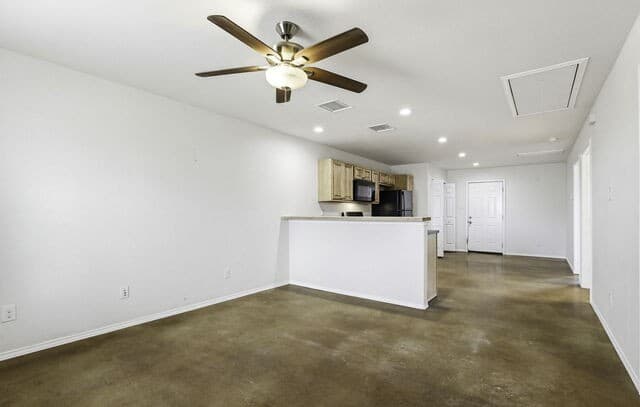 2-bedroom rental at 752 Cimarron Unit B in Spring Branch, TX — photo 3