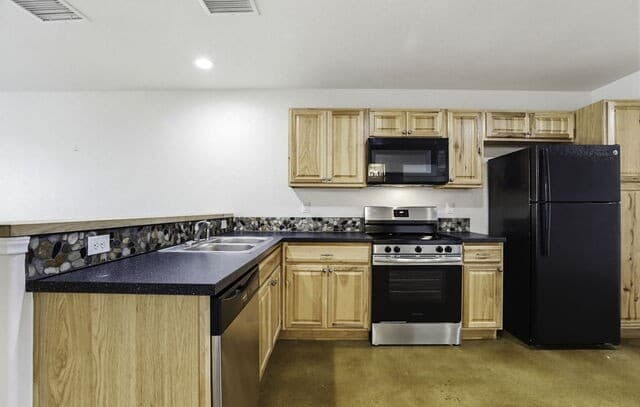 2-bedroom rental at 752 Cimarron Unit B in Spring Branch, TX — photo 5