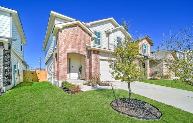 4-bedroom rental at 13319 Winemaker in San Antonio, TX — photo 2