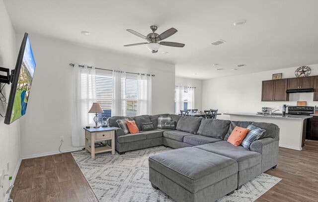 4-bedroom rental at 13319 Winemaker in San Antonio, TX — photo 5