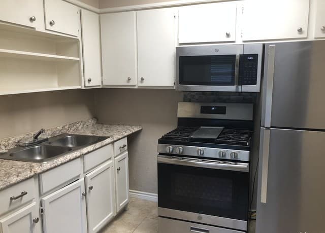 2-bedroom rental at 522 Altitude Unit 3 in San Antonio, TX — photo 5