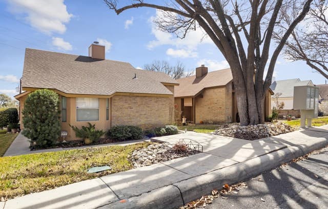 2-bedroom rental at 8430 Cranberry Unit 2 in San Antonio, TX — photo 2