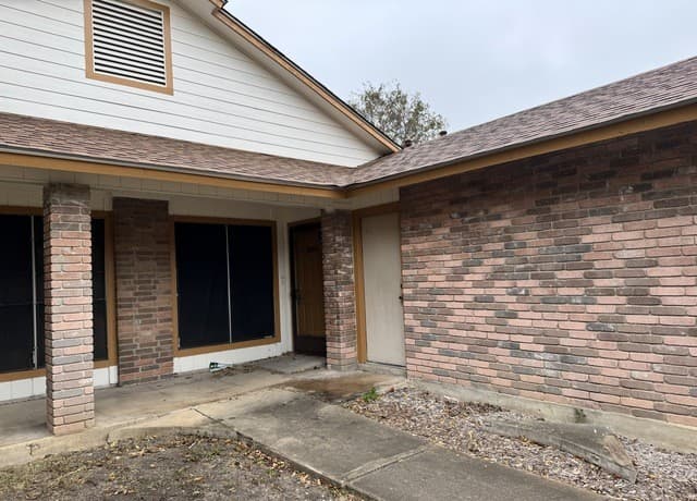 2-bedroom rental at 12219 Ridge Crown St in San Antonio, TX — photo 2
