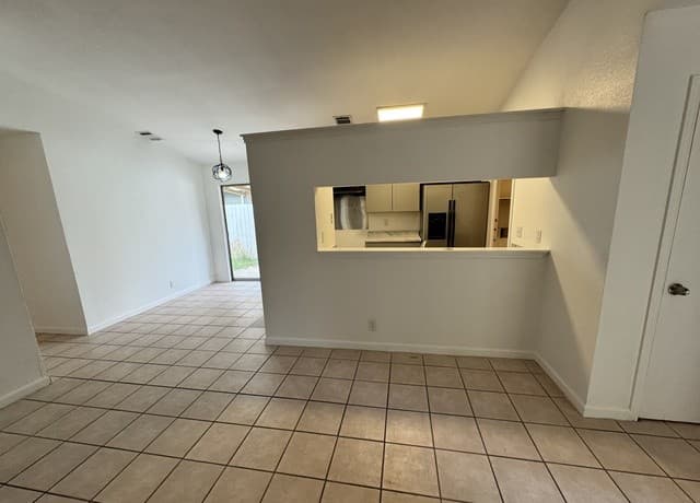 2-bedroom rental at 12219 Ridge Crown St in San Antonio, TX — photo 4