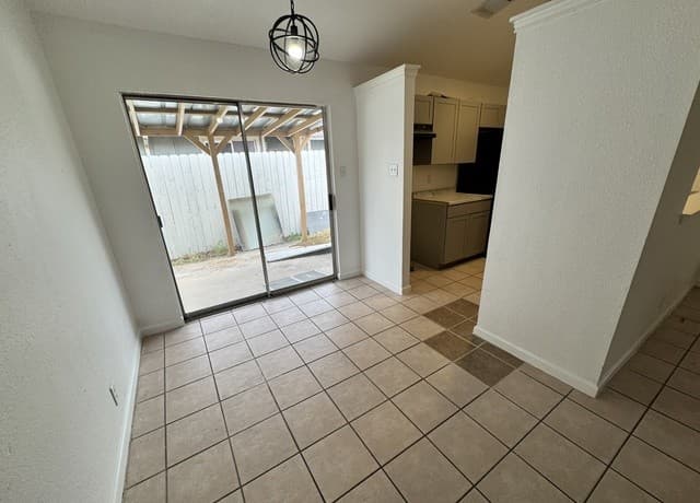2-bedroom rental at 12219 Ridge Crown St in San Antonio, TX — photo 5