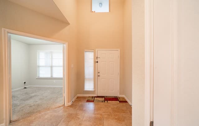 5-bedroom rental at 3140 Night Flight in San Antonio, TX — photo 2