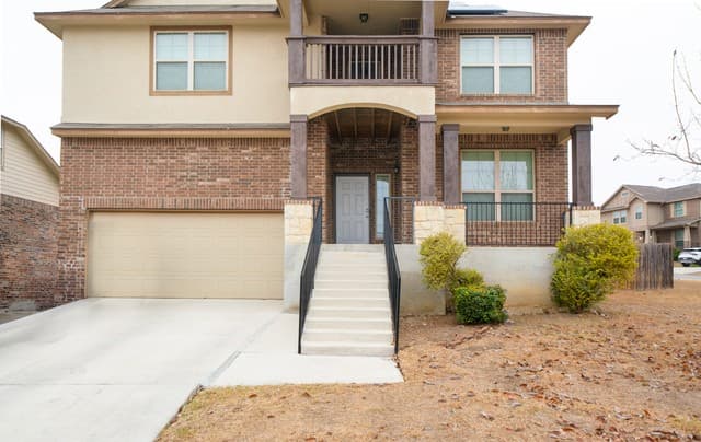 5-bedroom rental at 3140 Night Flight in San Antonio, TX — photo 3