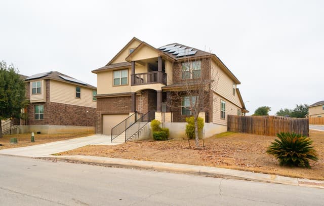 5-bedroom rental at 3140 Night Flight in San Antonio, TX — photo 4