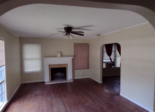 4-bedroom rental at 415 North in San Antonio TX