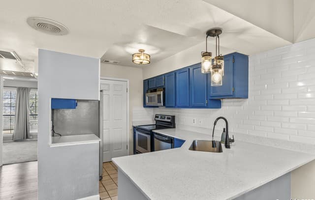 2-bedroom rental at 6100 Woodlake Unit 312 in San Antonio, TX — photo 2