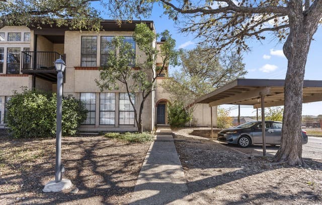 2-bedroom rental at 6100 Woodlake Unit 312 in San Antonio, TX — photo 4