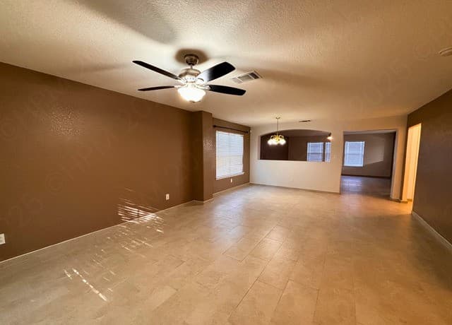 4-bedroom rental at 3405 Whisper Hvn in Schertz, TX — photo 3