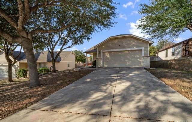4-bedroom rental at 6037 Scenic Links in Schertz, TX — photo 2