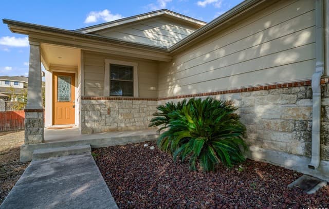 4-bedroom rental at 6037 Scenic Links in Schertz, TX — photo 4