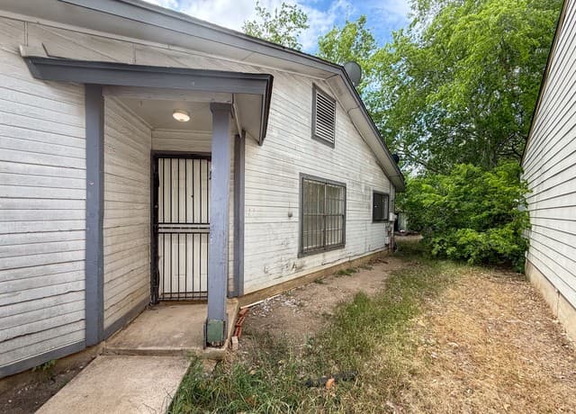 3-bedroom rental at 4047 Indian Sunrise in San Antonio, TX — photo 2