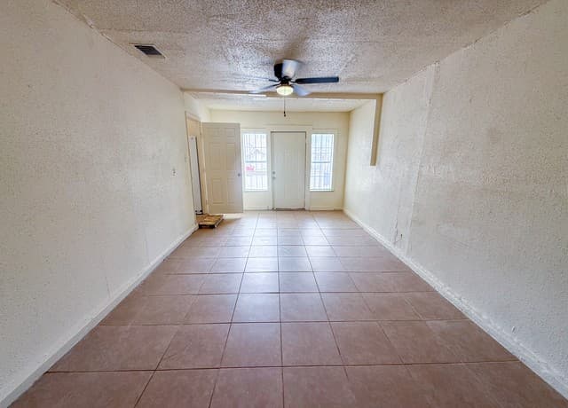 3-bedroom rental at 4047 Indian Sunrise in San Antonio, TX — photo 4