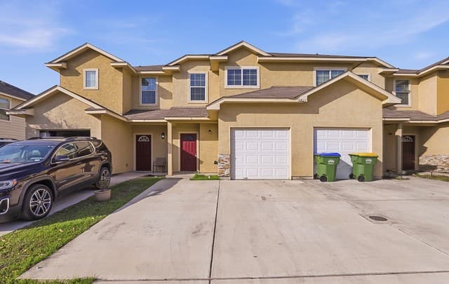 3-bedroom rental at 16821 Showdown Unit 3 in Schertz, TX — photo 2