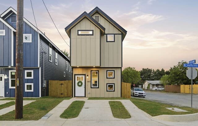 3-bedroom rental at 1801 W Southcross Blvd in San Antonio TX