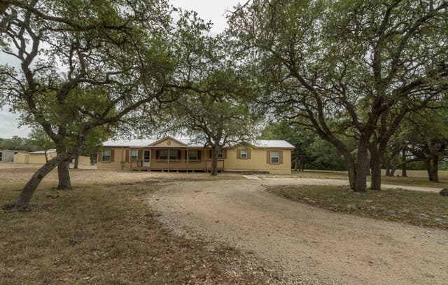 3-bedroom rental at 950 Rebecca Springs in Spring Branch, TX — photo 3