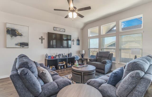1-bedroom rental at 8024 Trail Grant in Schertz, TX — photo 3