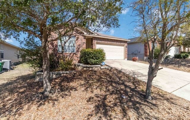3-bedroom rental at 7827 Liberty Island in San Antonio, TX — photo 3
