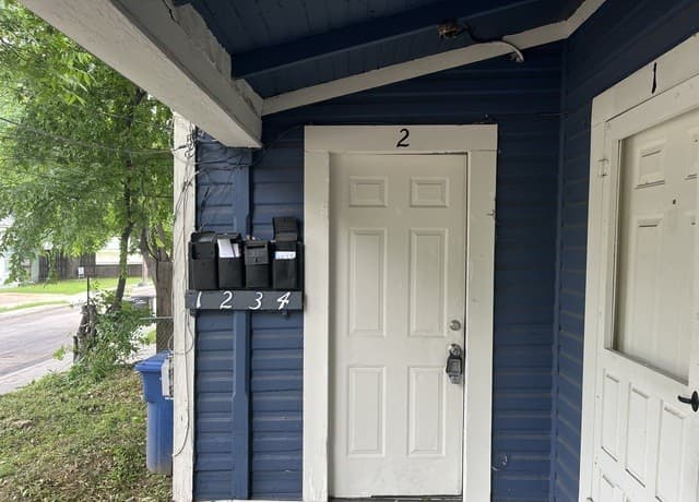 1-bedroom rental at 213 Cadwallader Unit 2 in San Antonio TX