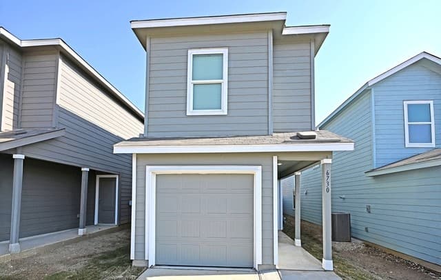 3-bedroom rental at 6730 Marble Ridge in Elmendorf, TX — photo 2
