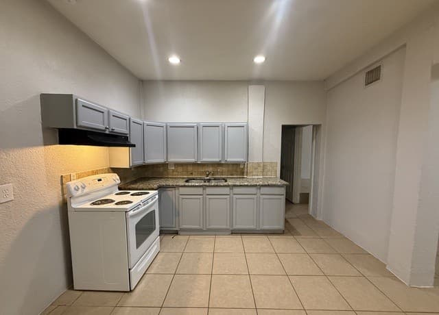 5-bedroom rental at 351 Cortez Unit 1 in San Antonio TX