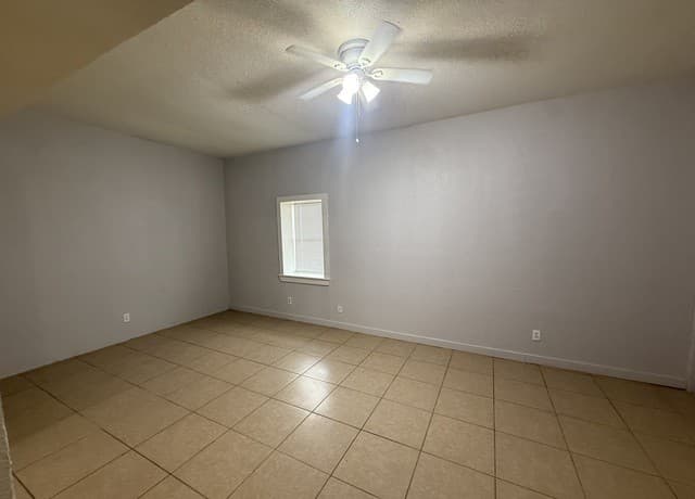 5-bedroom rental at 351 Cortez Unit 1 in San Antonio, TX — photo 5