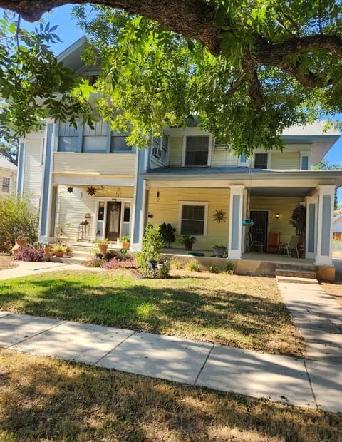 1-bedroom rental at 1027 Mistletoe Unit 2 in San Antonio TX