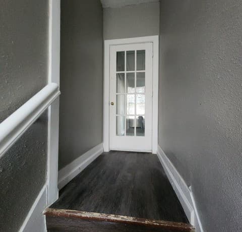 1-bedroom rental at 1027 Mistletoe Unit 2 in San Antonio, TX — photo 3