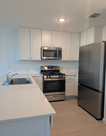 3-bedroom rental at 12003 Floral Blossom in Converse, TX — photo 2