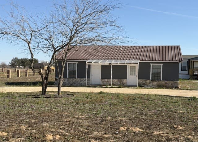 3-bedroom rental at 268 County Road 341 in La Vernia TX
