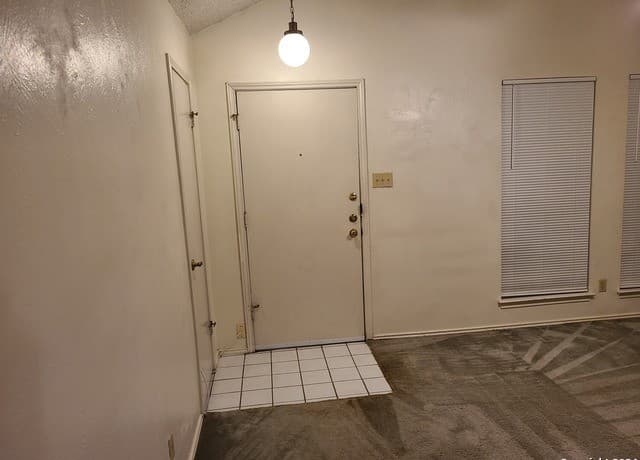 2-bedroom rental at 620 Fern Meadow in Universal City, TX — photo 2