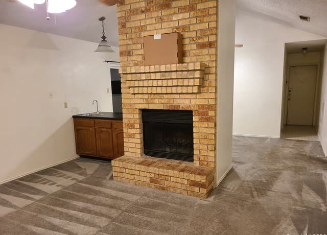 2-bedroom rental at 620 Fern Meadow in Universal City, TX — photo 3