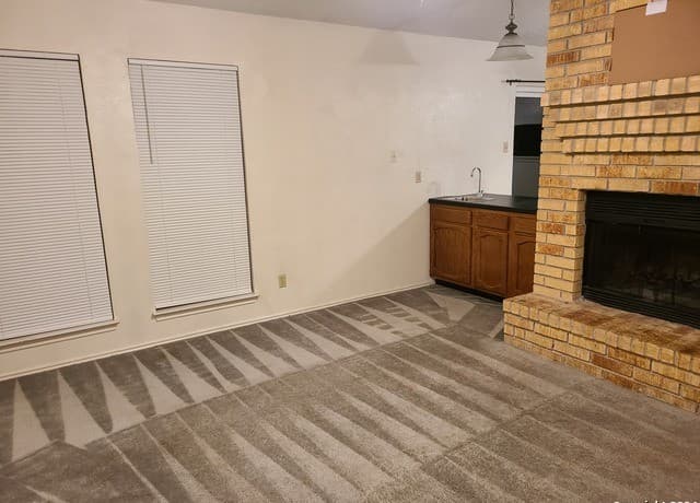 2-bedroom rental at 620 Fern Meadow in Universal City, TX — photo 4