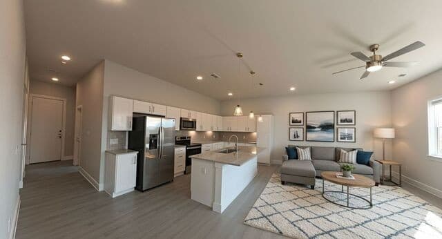 3-bedroom rental at 330 E Carson Unit 2103 in San Antonio, TX — photo 4