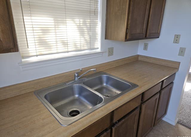 2-bedroom rental at 5319 Ashbury Dr in San Antonio, TX — photo 5