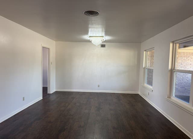 3-bedroom rental at 110 Northaven in San Antonio, TX — photo 2