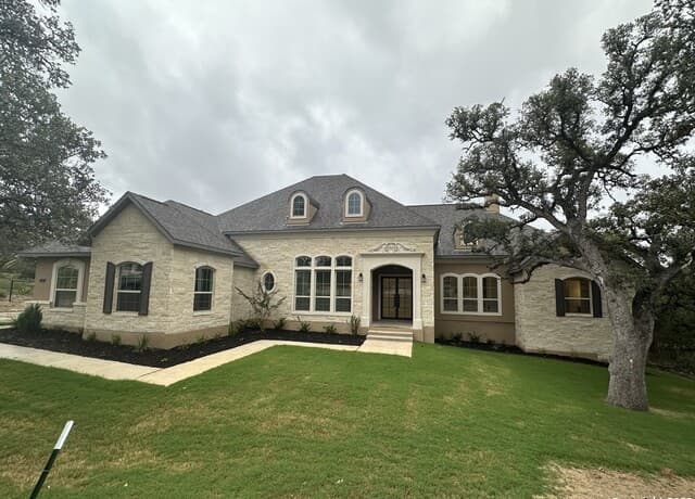 4-bedroom rental at 174 Madrone Trail in Boerne, TX — photo 2